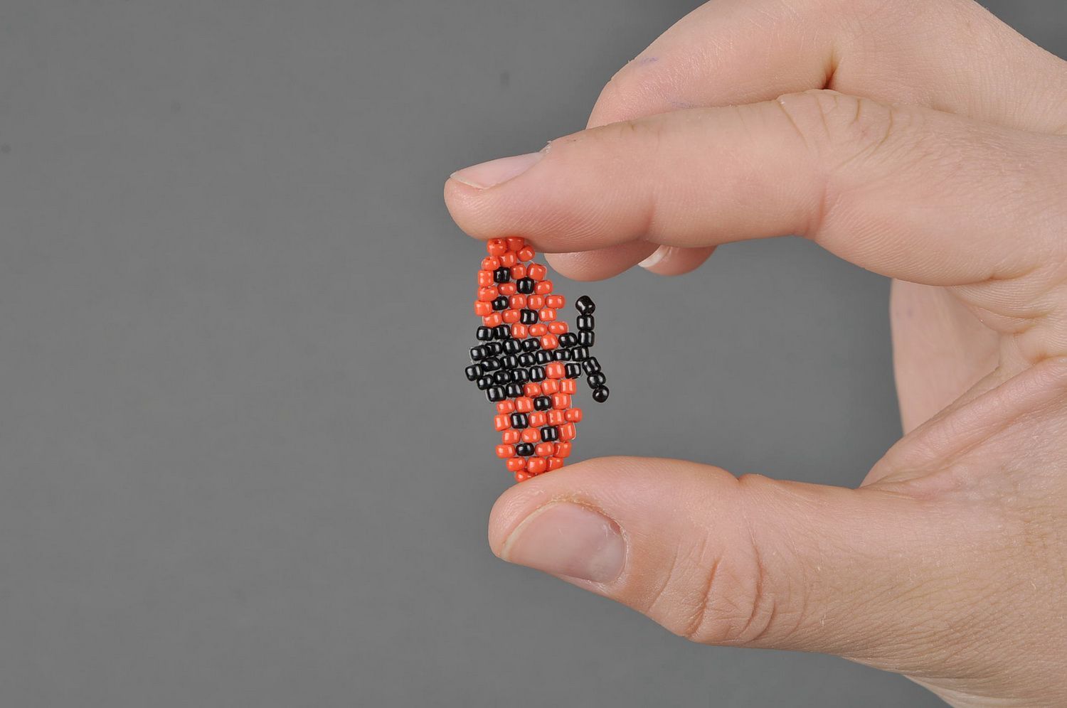 Amuleto a forma di coccinella fatto a mano prodotto di perline accessorio donna foto 4