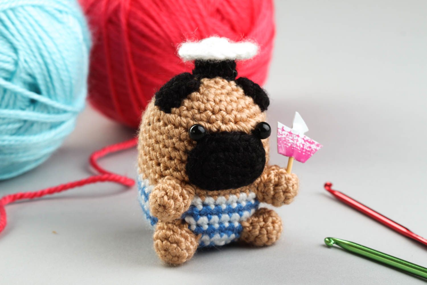 Jouet carlin Peluche faite main tricoté de style marin Cadeau enfant chien photo 1