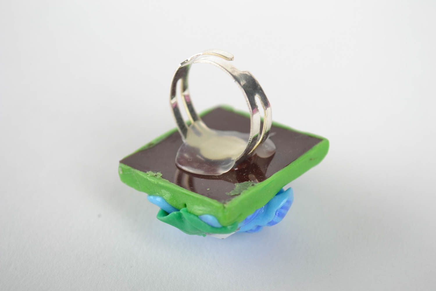 Голубое разъемное кольцо с цветами из полимерной глины аксессуар ручной работы  фото 4