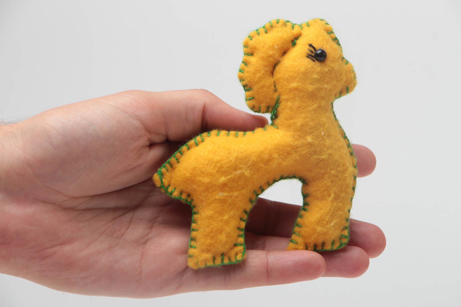 Желтая лошадка игрушка из фетра ручной работы мягкая авторская оригинальная фото 5