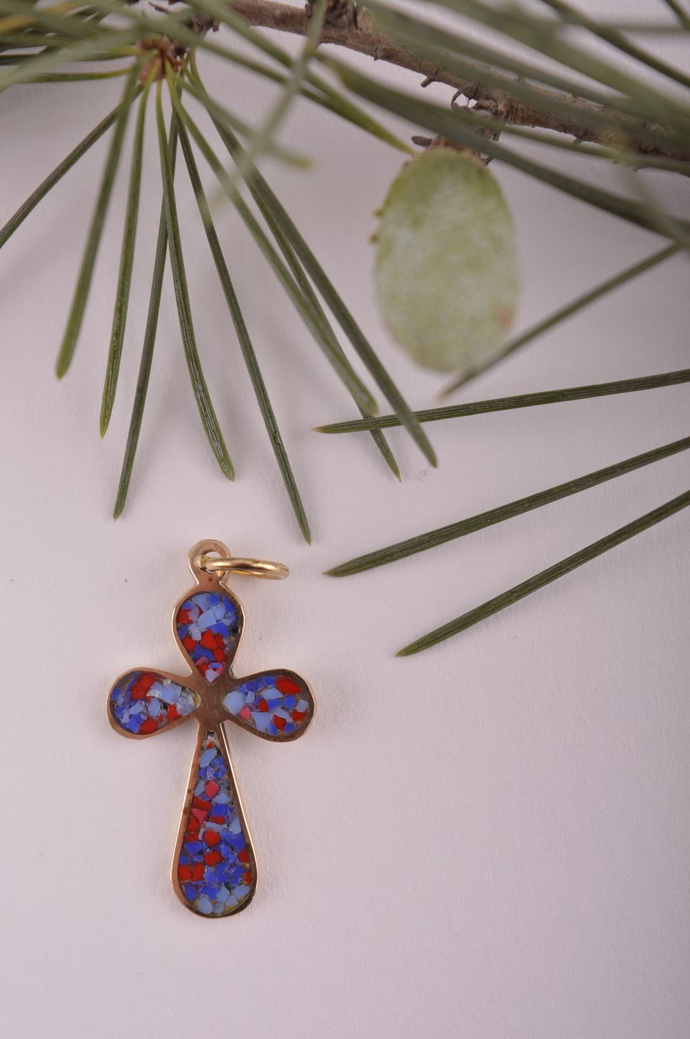 Крестик с камнями handmade подвеска на шею украшение из латуни шейный кулон фото 1