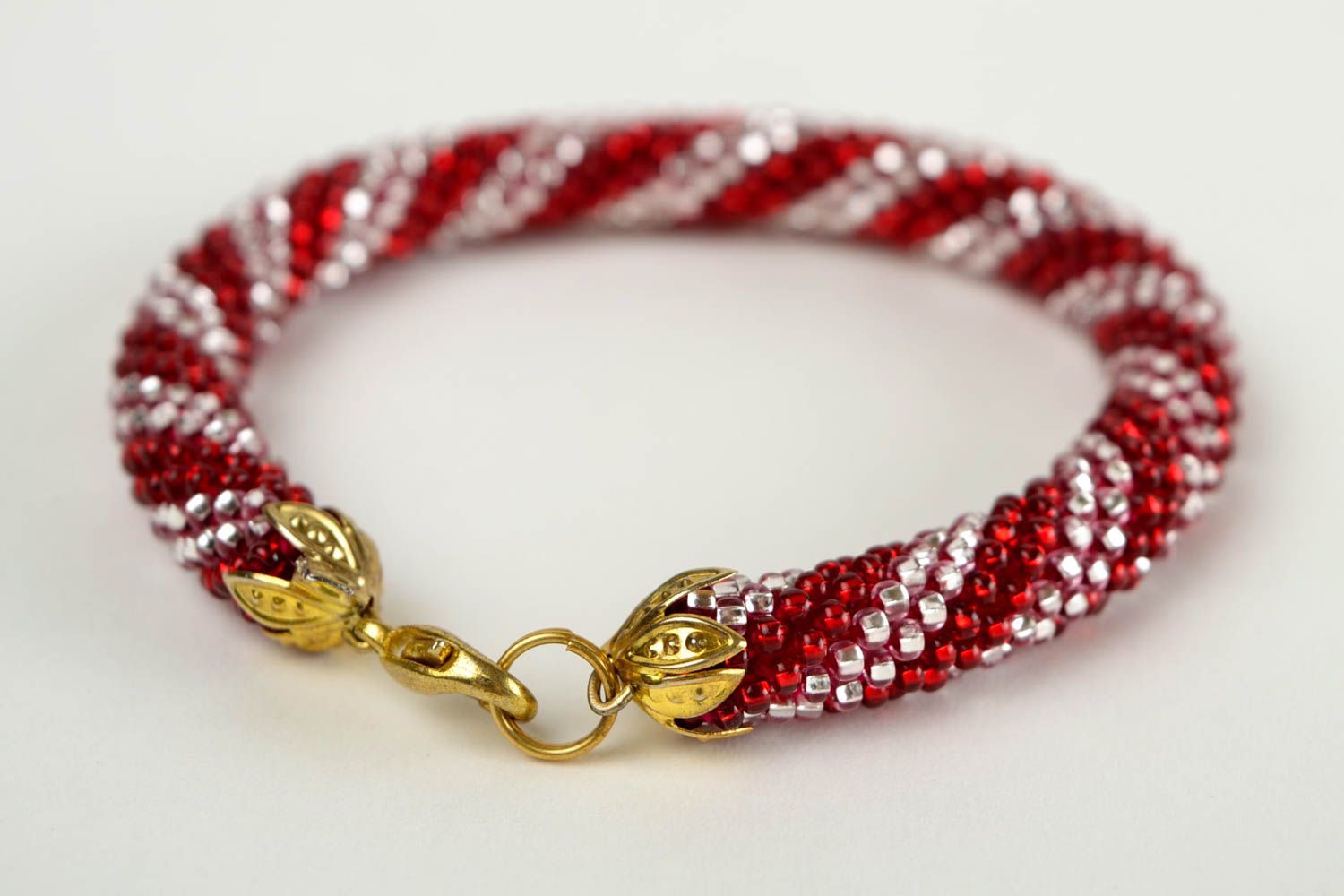 Bracelet original Bijou fait main rouge et blanc perles de rocaille Cadeau femme photo 5
