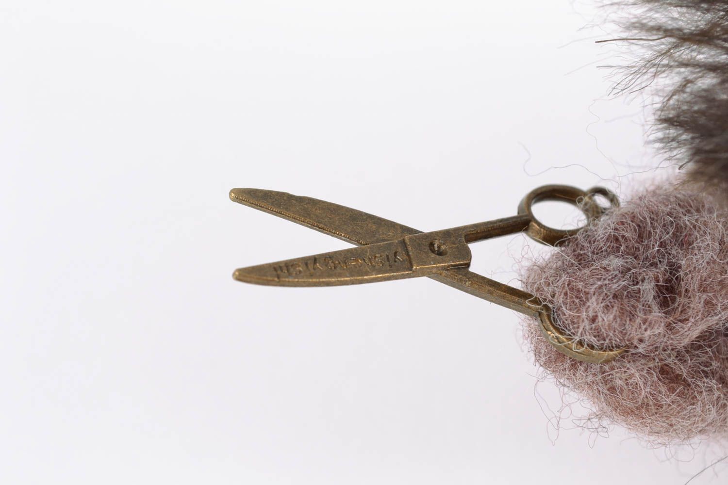 Petit jouet en laine feutrée fait main original décoratif Hibou coiffeur photo 2