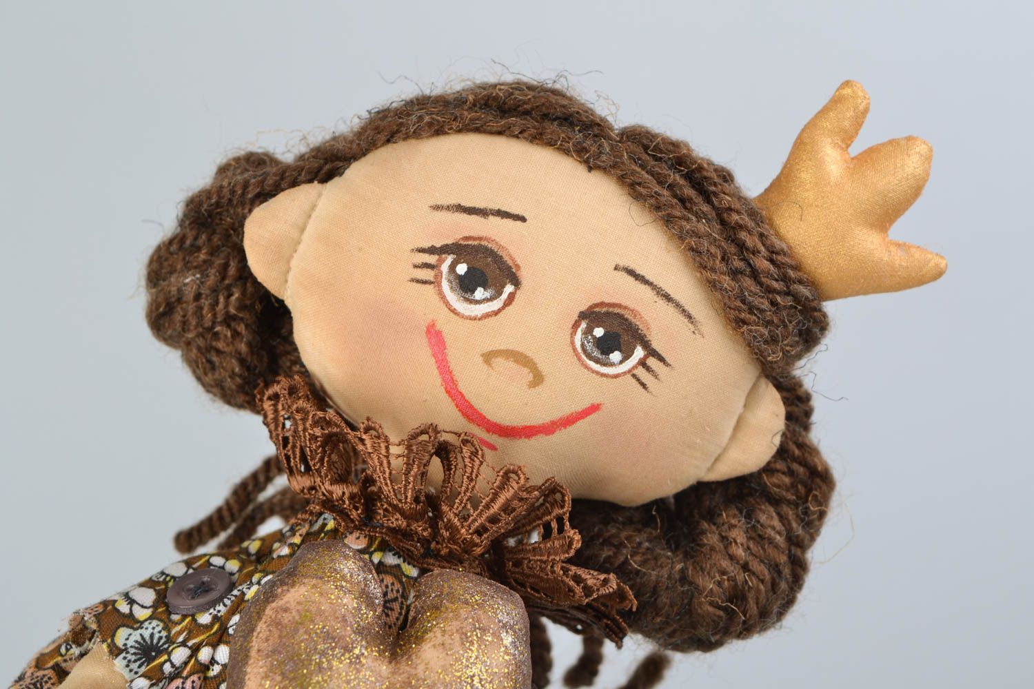 Poupée en tissu faite main Princesse en robe avec cœur décorative cheveux marron photo 3