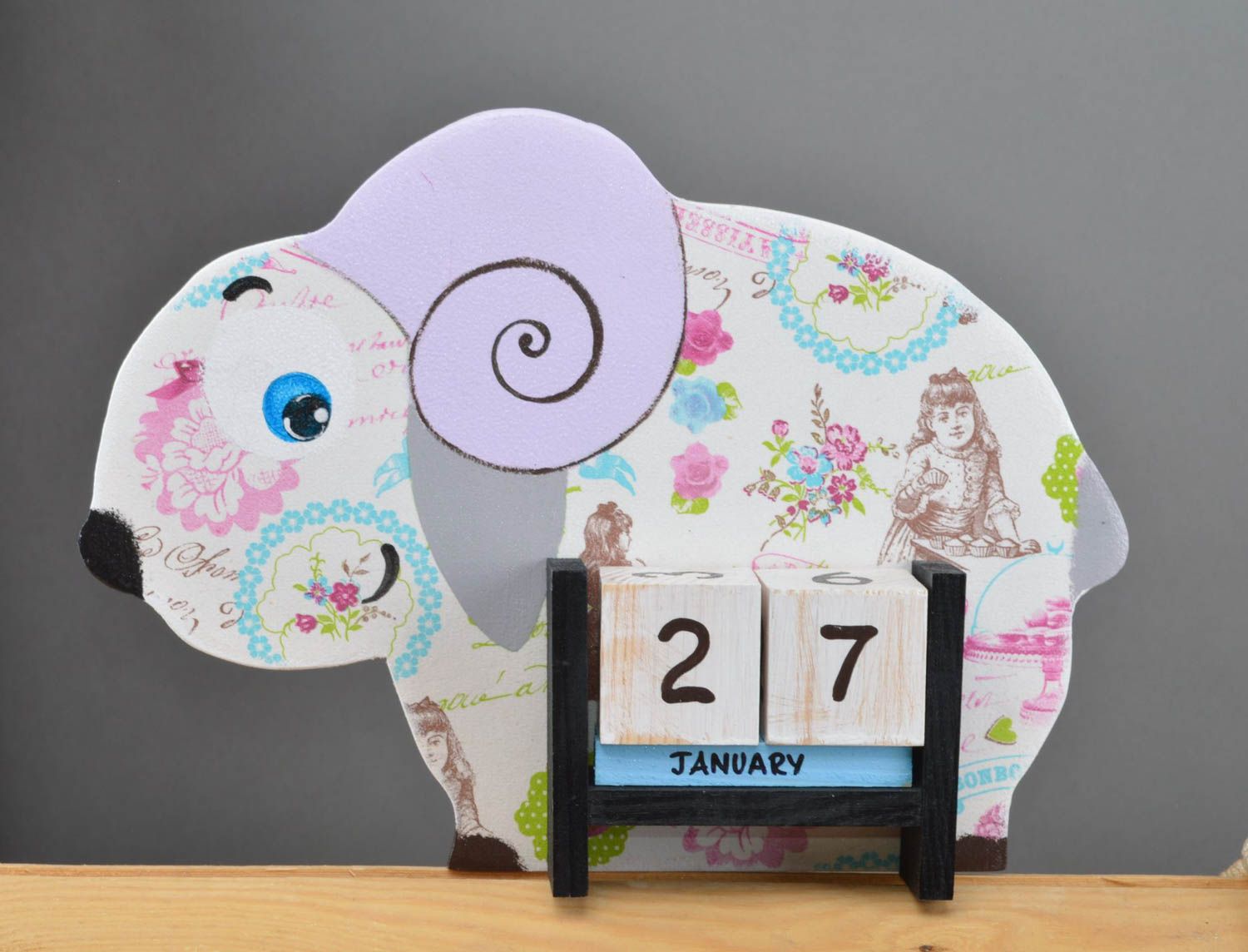 Handmade decorative calendar wooden table calendar cute souvenir for kids photo 2