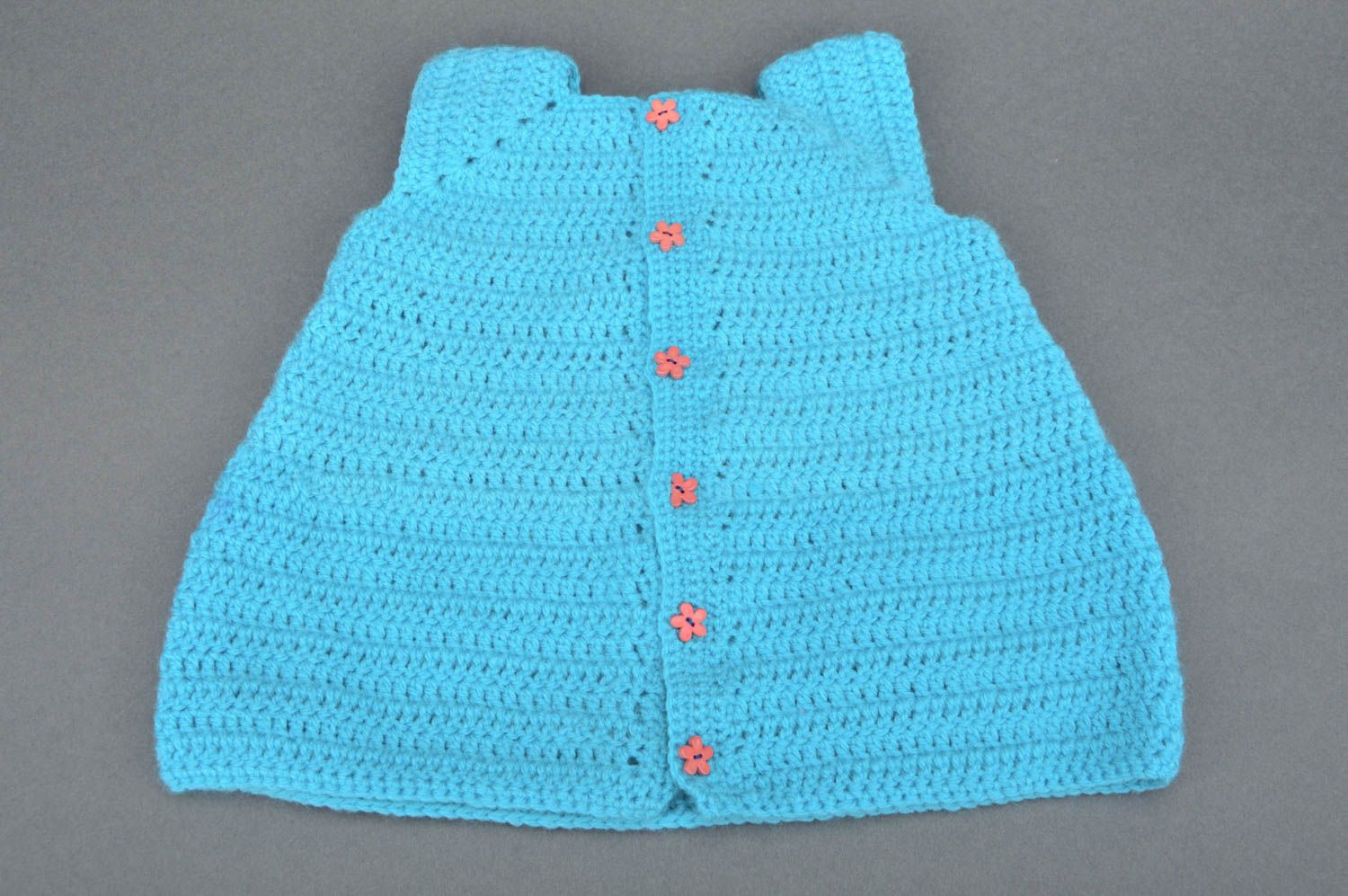 Gilet tricoté pour enfant fait main en fils acryliques bleu hypoallergénique photo 2