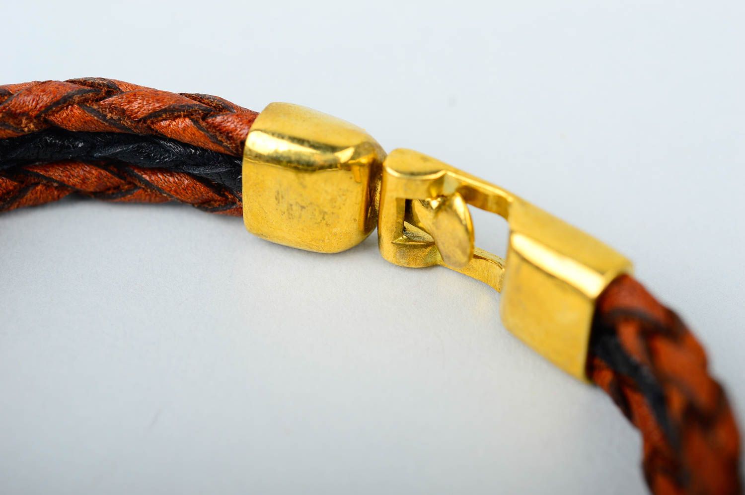 Кожаный браслет ручной работы плетеный браслет на руку украшение из кожи фото 5