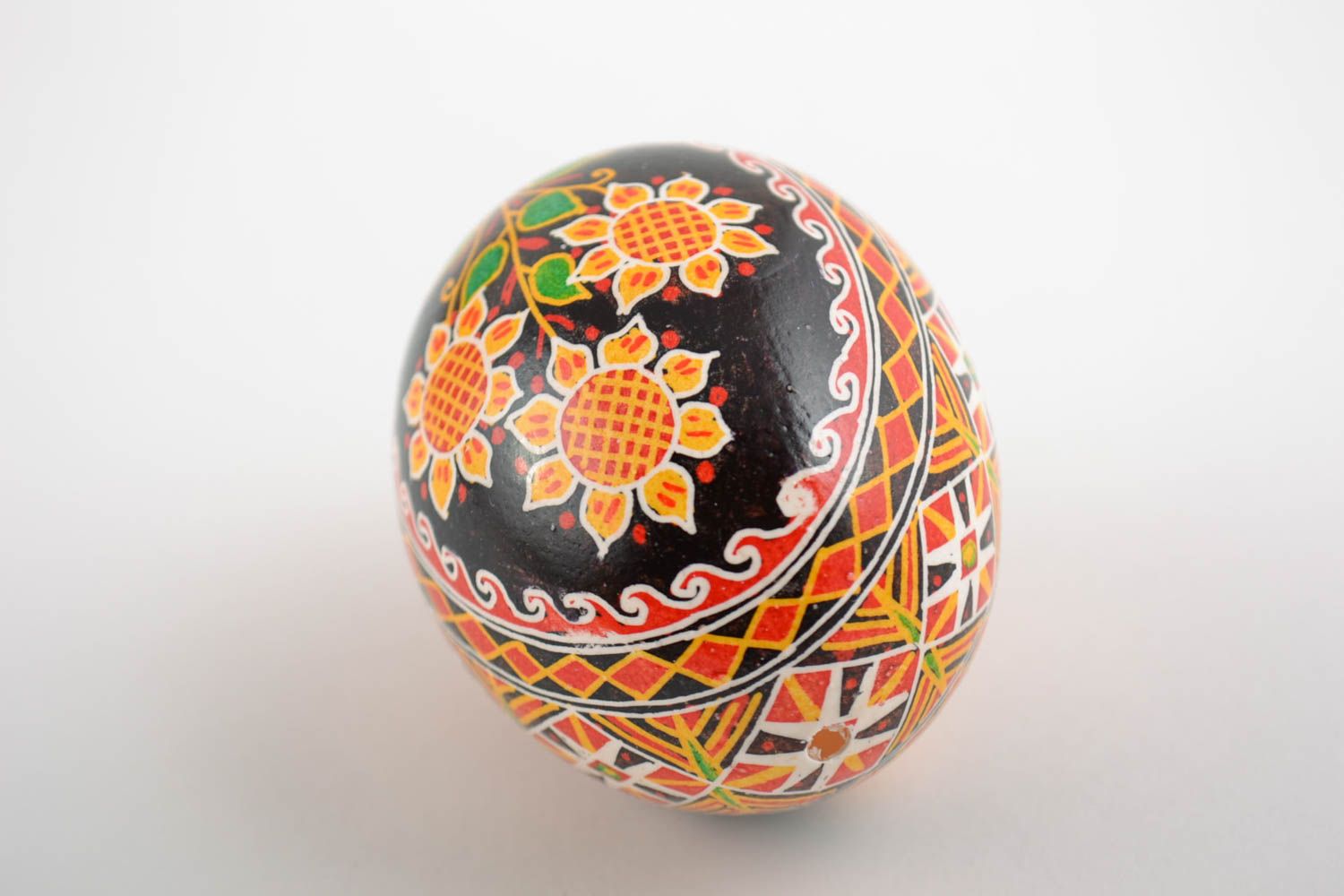 Куриное пасхальное яйцо расписанное акриловыми красками вручную с подсолнухами фото 3