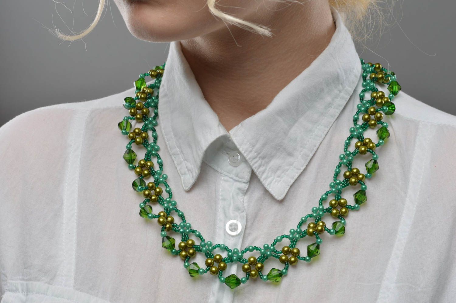 Glasperlen Collier in Grün geflochten ajour handmade Halskette für Frauen  foto 5
