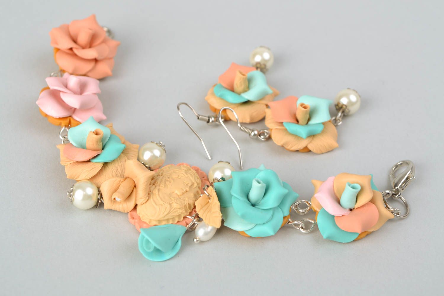Handmade plastic jewelry set of bracelet and earrings Beige Roses photo 1
