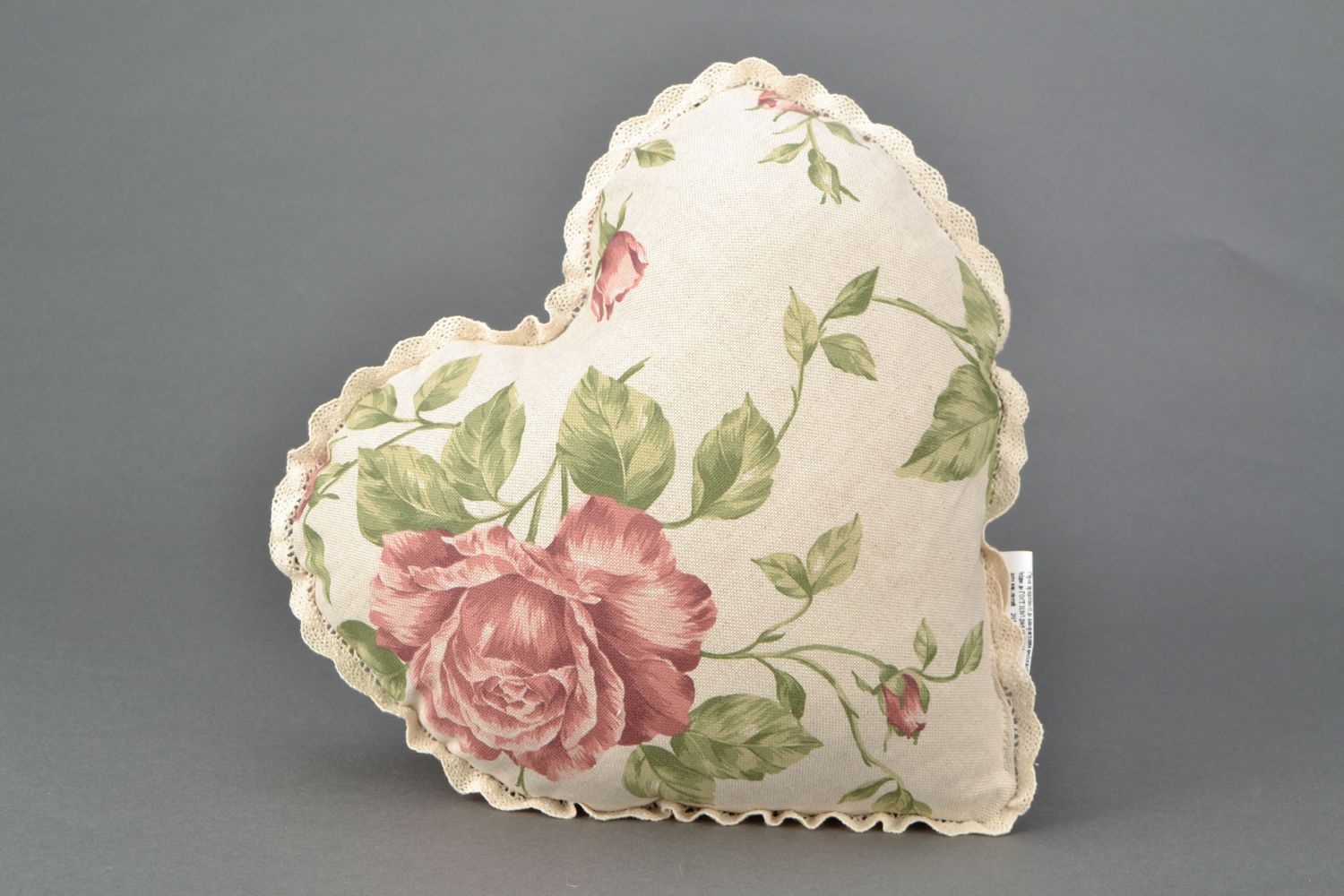 Decorative accent pillow in the shape of heart photo 1