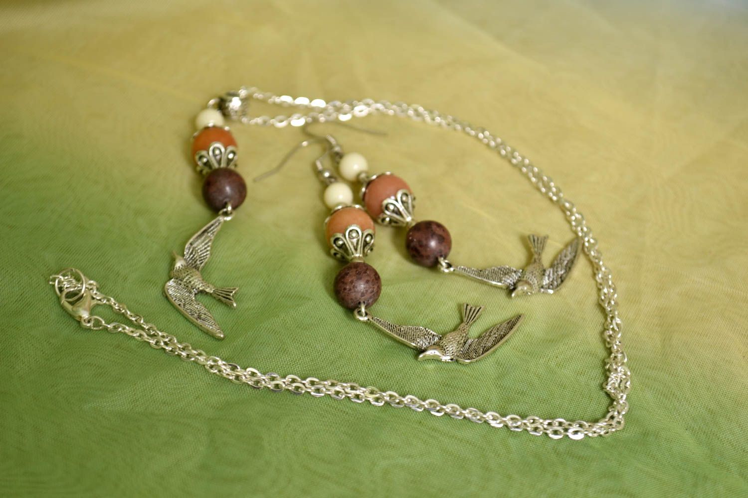 Handmade gemstone jewelry set beaded pendant beaded earrings fashion tips photo 1