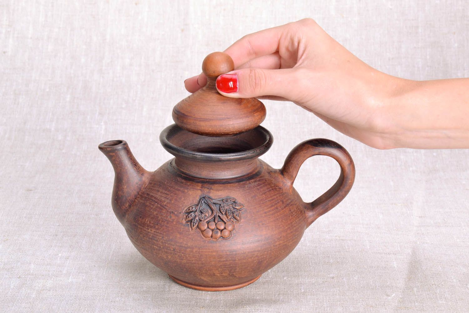 Маленький заварочный чайник из глины фото 5