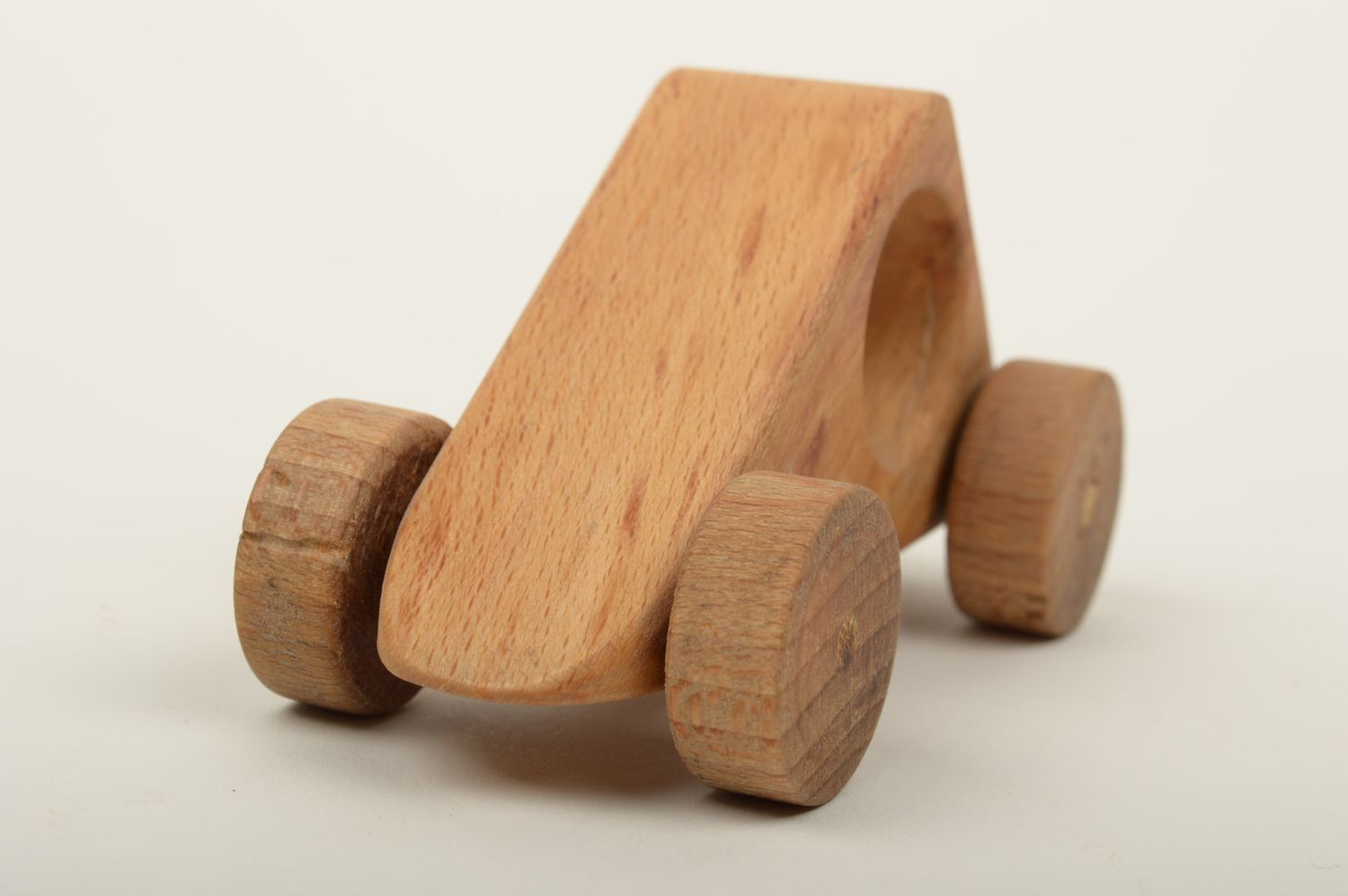 Jouet voiture en bois naturel fait main triangulaire Cadeau pour enfant photo 2
