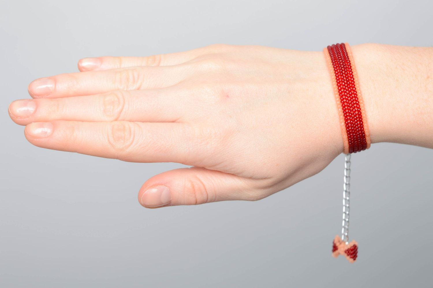 Dark red plain beaded bracelet with charm photo 3