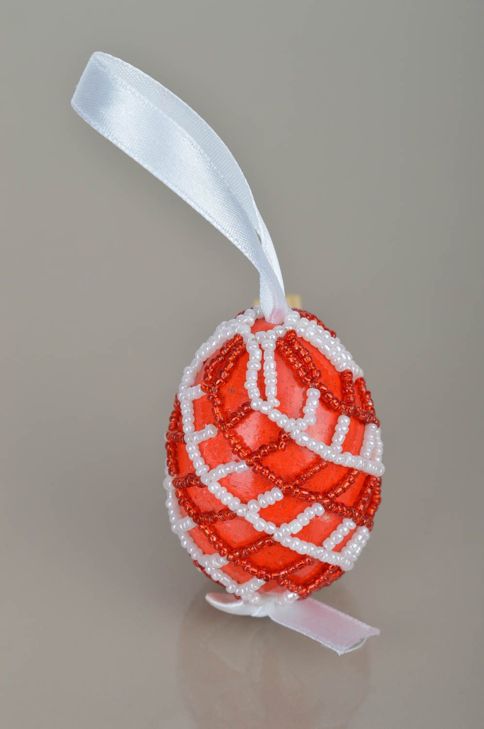 Пасхальное яйцо ручной работы яйцо из бисера пасхальный декор красное авторское фото 2