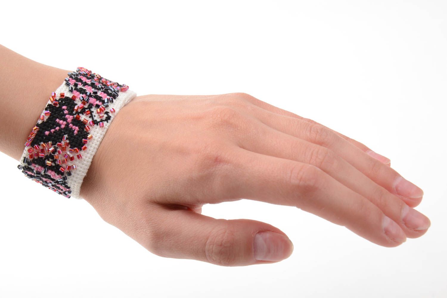 Ethno Armband mit Stickerei und Glasperlen weiß schwarz rosa handgefertigt toll foto 2