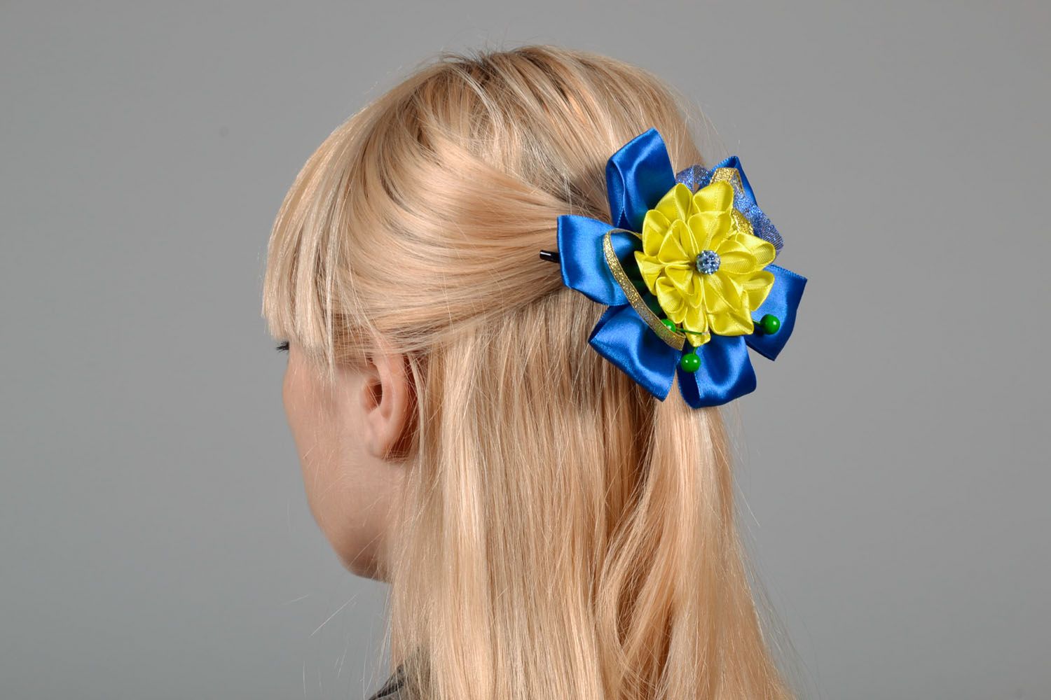Hair clip made of satin ribbons photo 1
