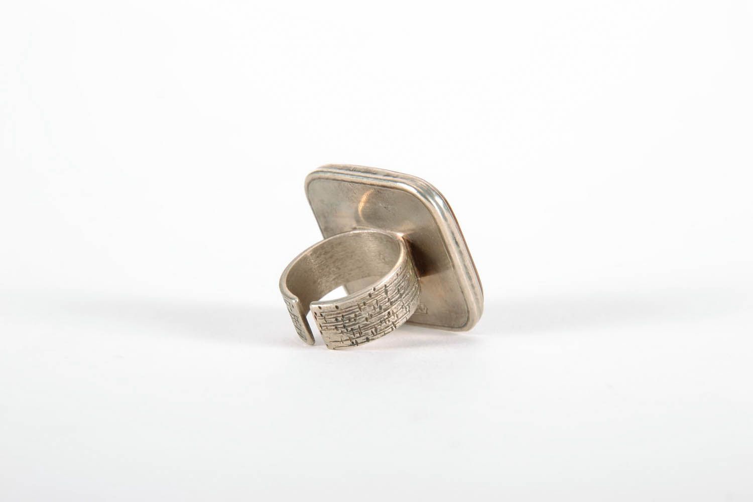 Metall-Ring aus emaillierter Kupferplatte und Kupfernickel foto 3