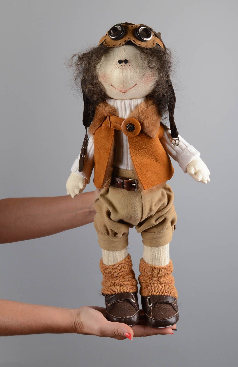 Künstlerische Puppe aus Textil handmade schön aus Leinen originell Pilot foto 1