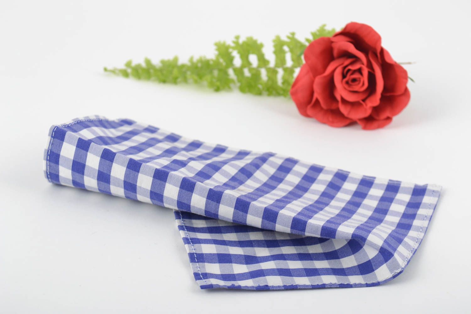 Originelles schönes kariertes blaues handgemachtes Taschentuch mit Print  foto 1