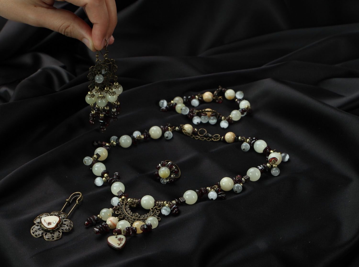 Jewelry set with onyx and garnet  photo 5
