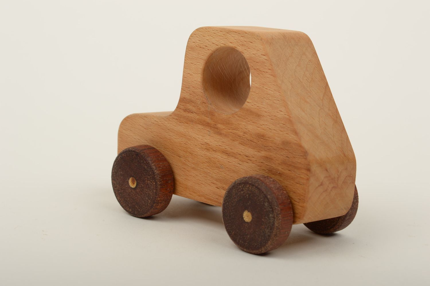 Jouet voiture en bois fait main écolo original poli Cadeau pour enfant photo 3