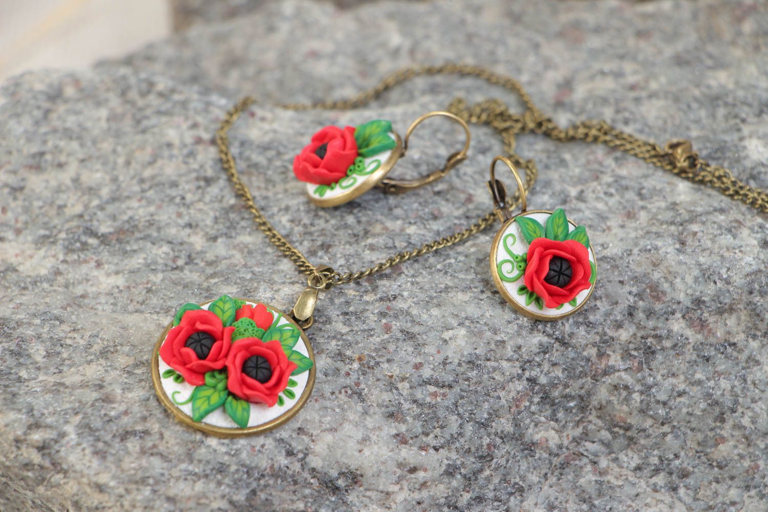 Homemade plastic jewelry set 2 pieces designer earrings and pendant Red Poppies photo 1