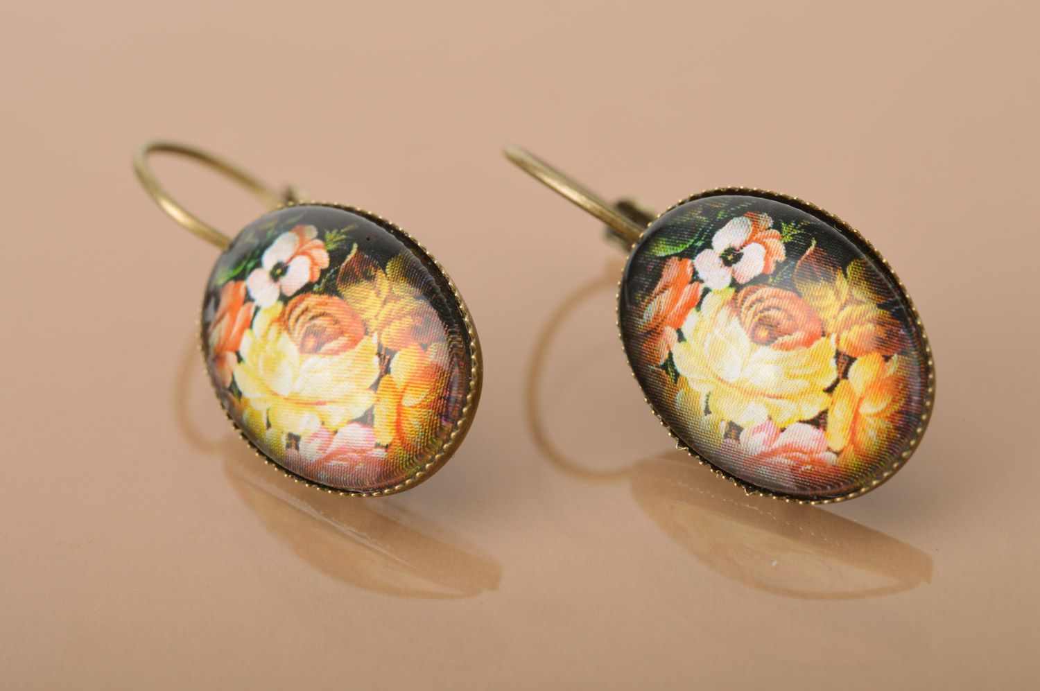 Handmade metal oval earrings with beautiful pictures of flowers photo 2