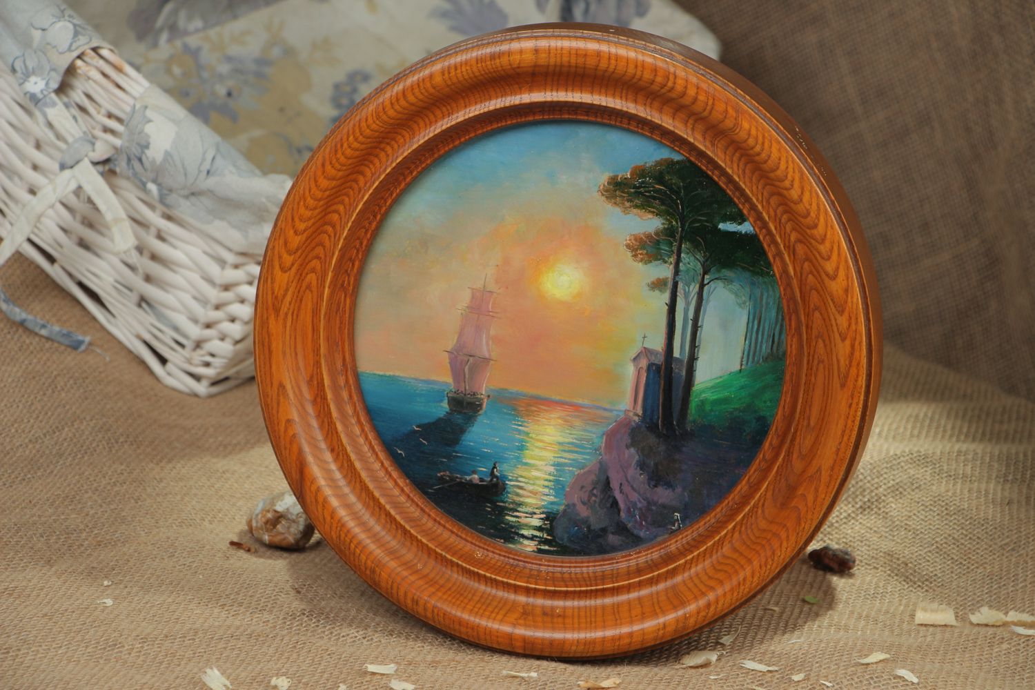 Round wooden photo frame photo 5