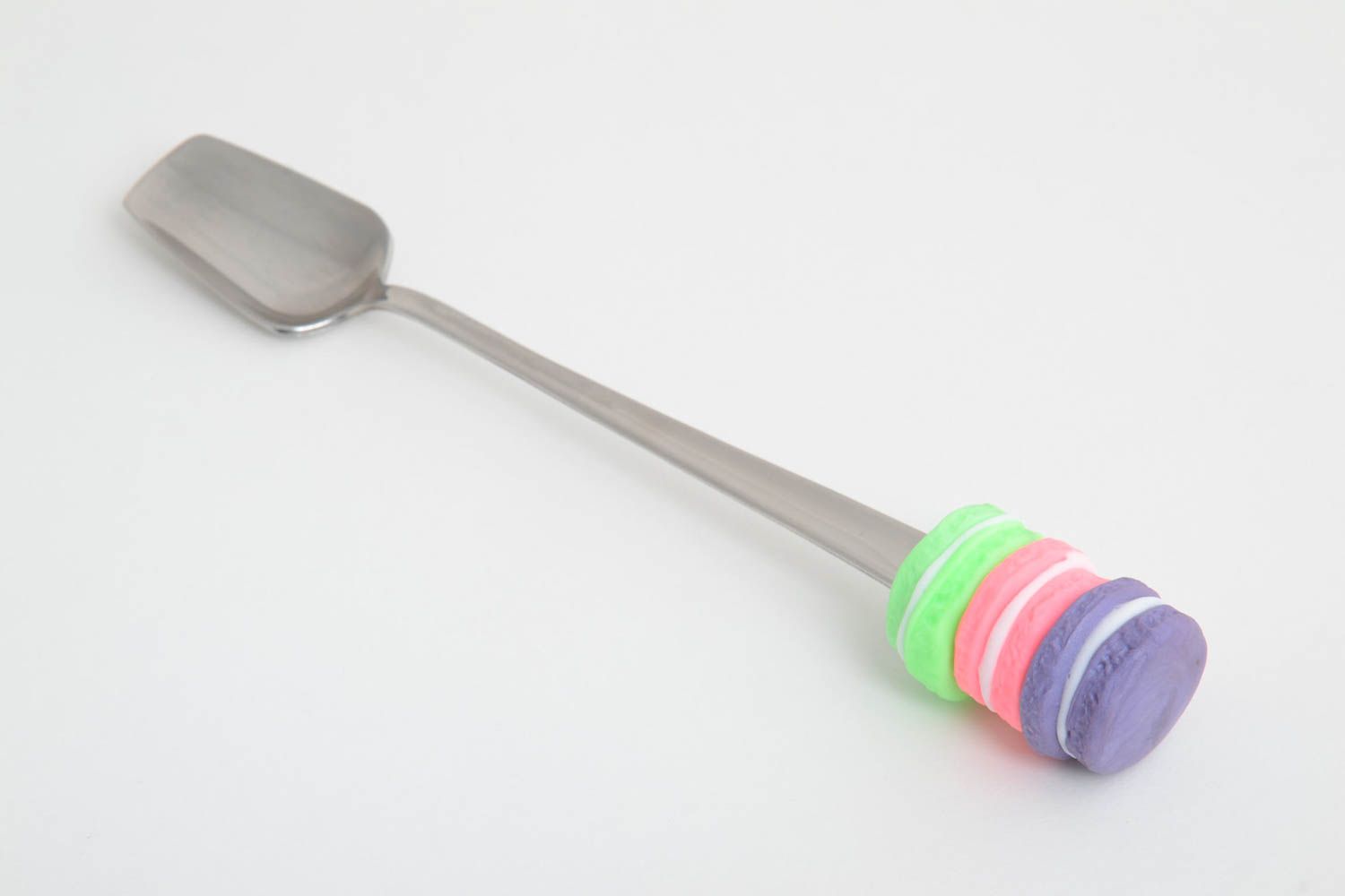 Десертная ложка с ручкой из полимерной глины ручной работы яркая с макарунами фото 2