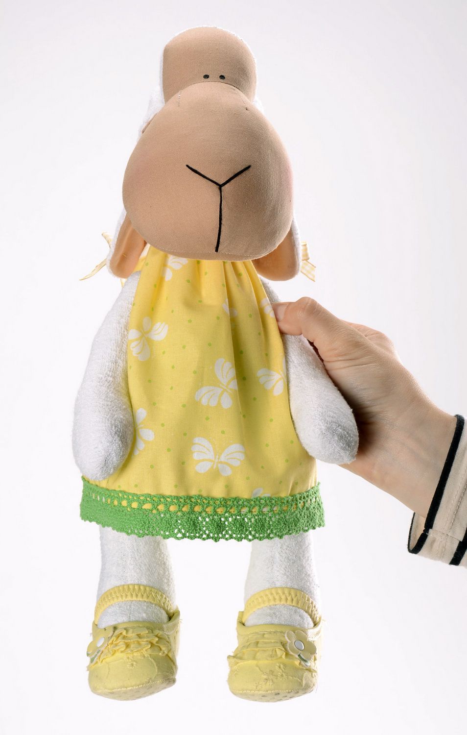 Boneca Ovelha num vestido amarelo foto 2