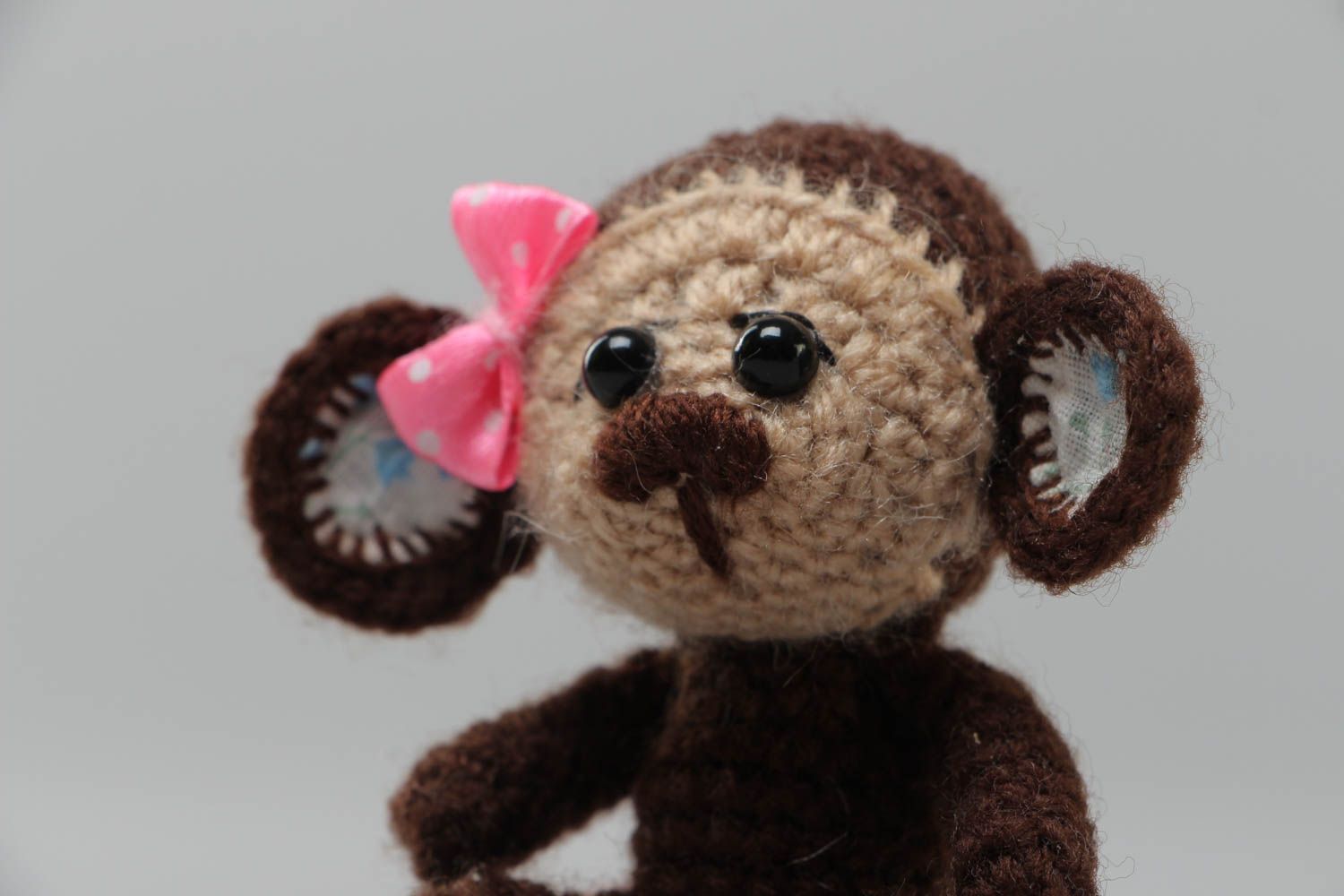 Мягкая вязаная игрушка обезьянка из ниток ручной работы детская небольшая фото 3