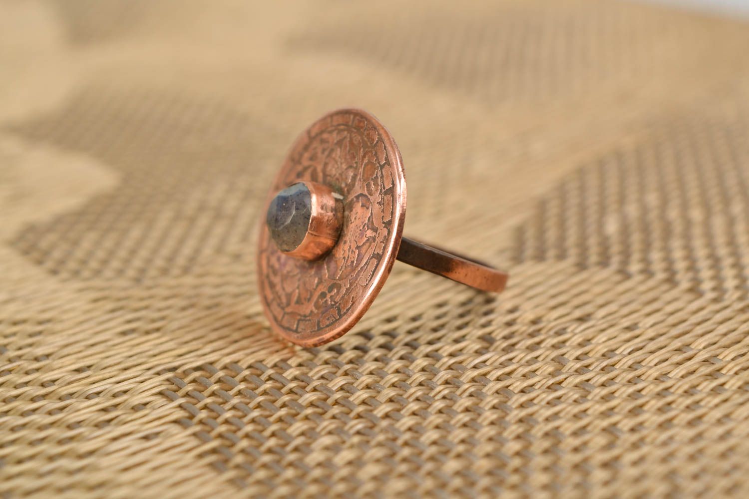 Copper ring with labradorite photo 5