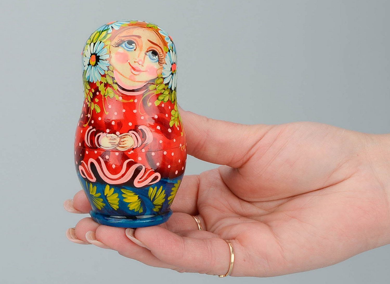 Nesting doll with daisies photo 2
