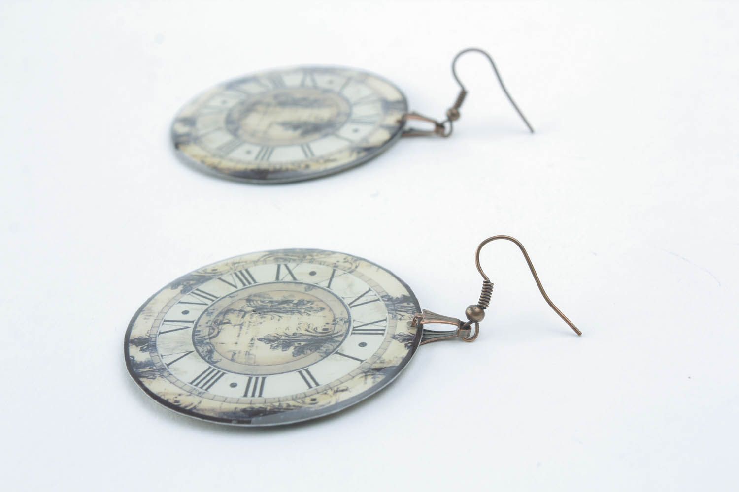 Round earrings in vintage style photo 3