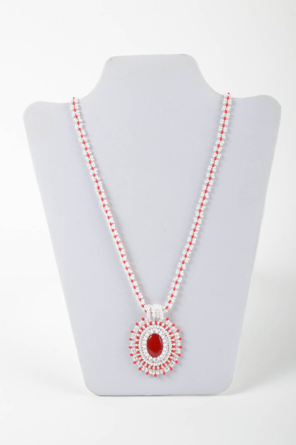 Collier pendentif Bijou fait main Cadeau femme blanc en perles de rocaille photo 2