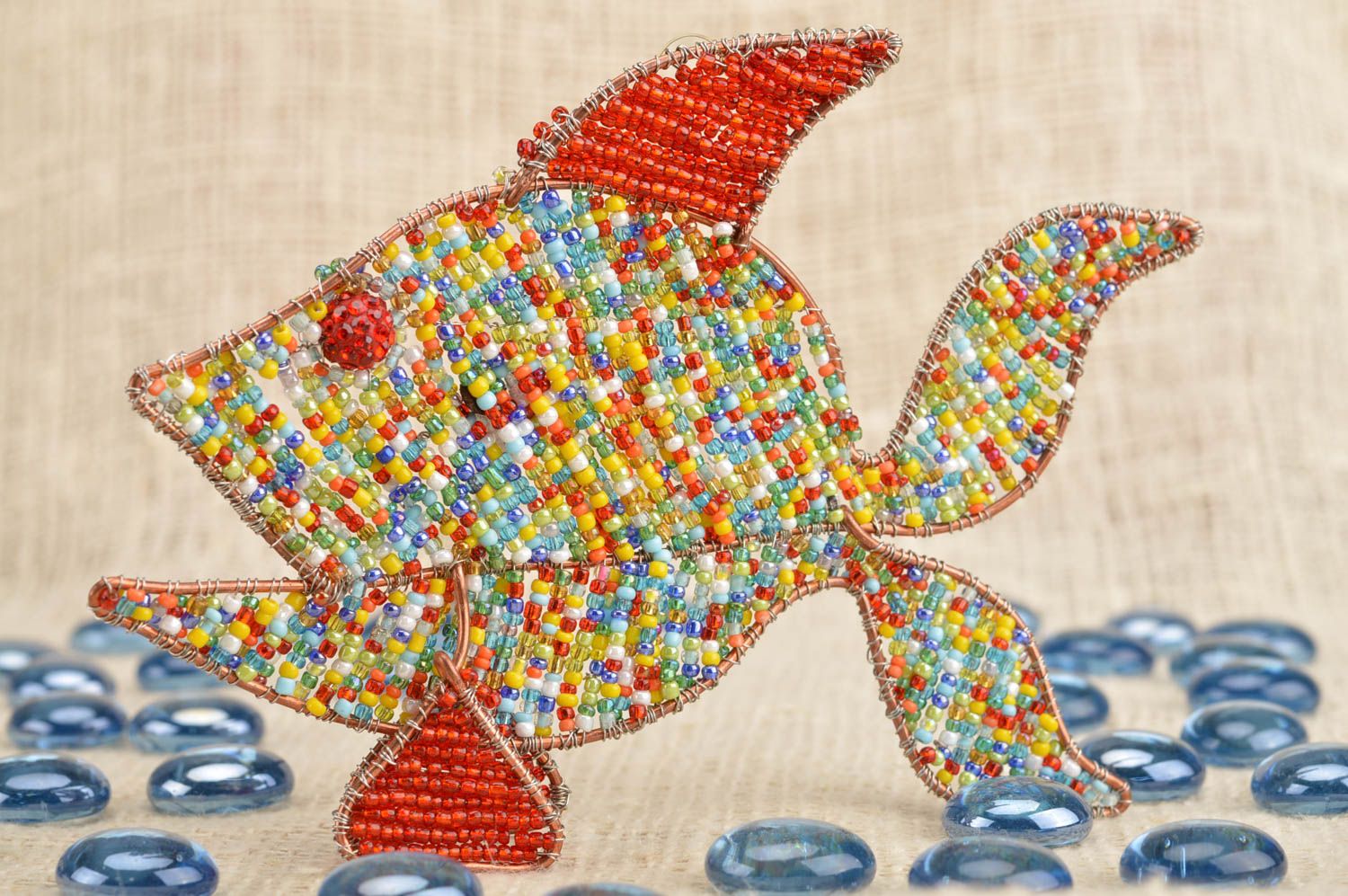 Deko Anhänger aus Glasperlen und Draht Fisch handmade bunt originell schön foto 1