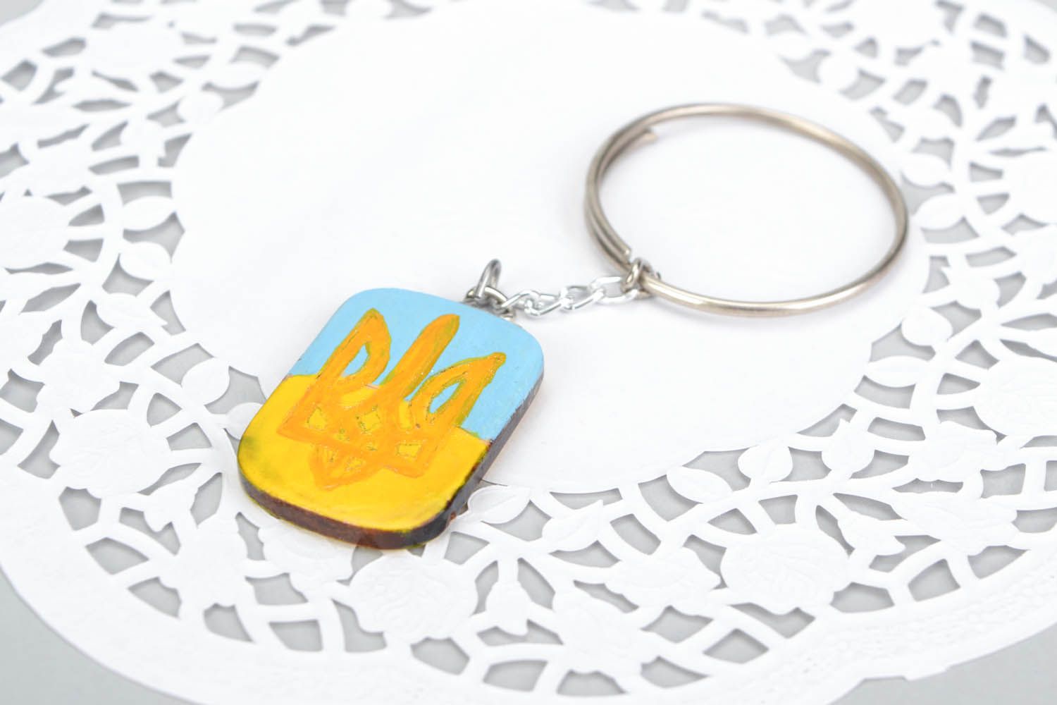 Wooden painted keychain photo 1