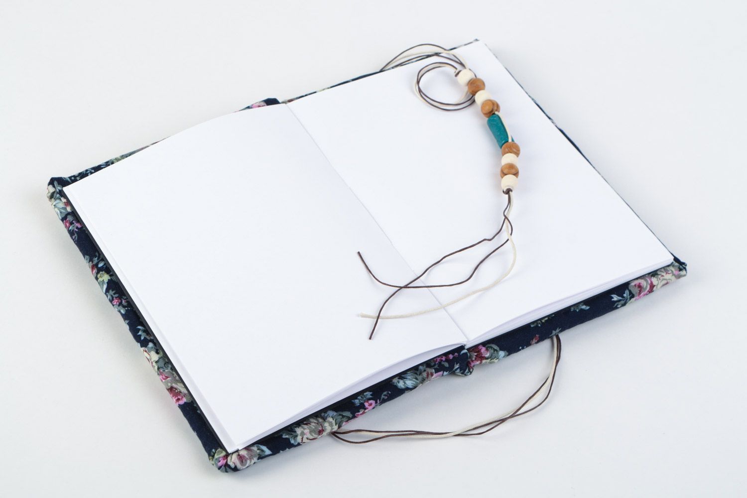 Schöner künstlerischer handmade Notizblock mit Stoffumschlag und mit Perlen toll foto 5