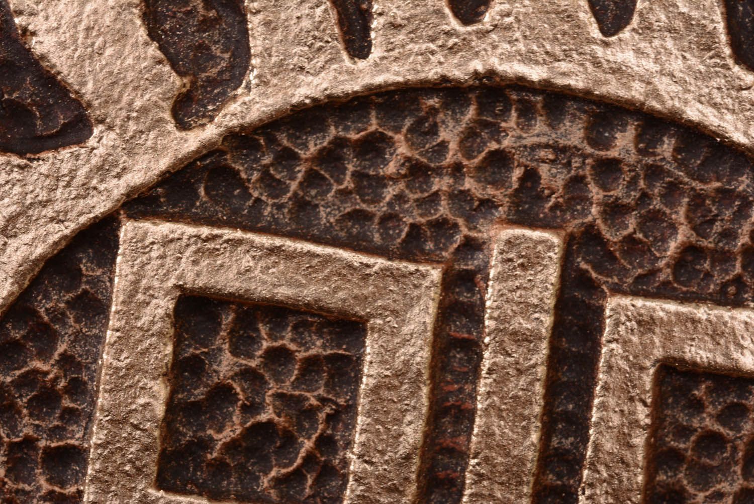 Prato decorativo de argila feito à mão para decoração da parede em estilo étnico Makosh foto 5