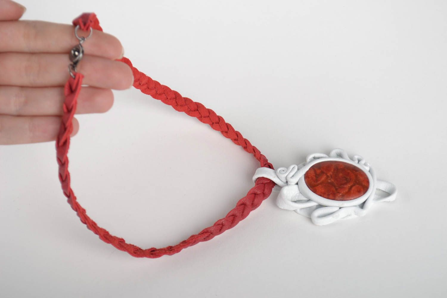 Handmade Leder Anhänger Damen Schmuck Accessoires für Frauen rot mit Stein foto 5
