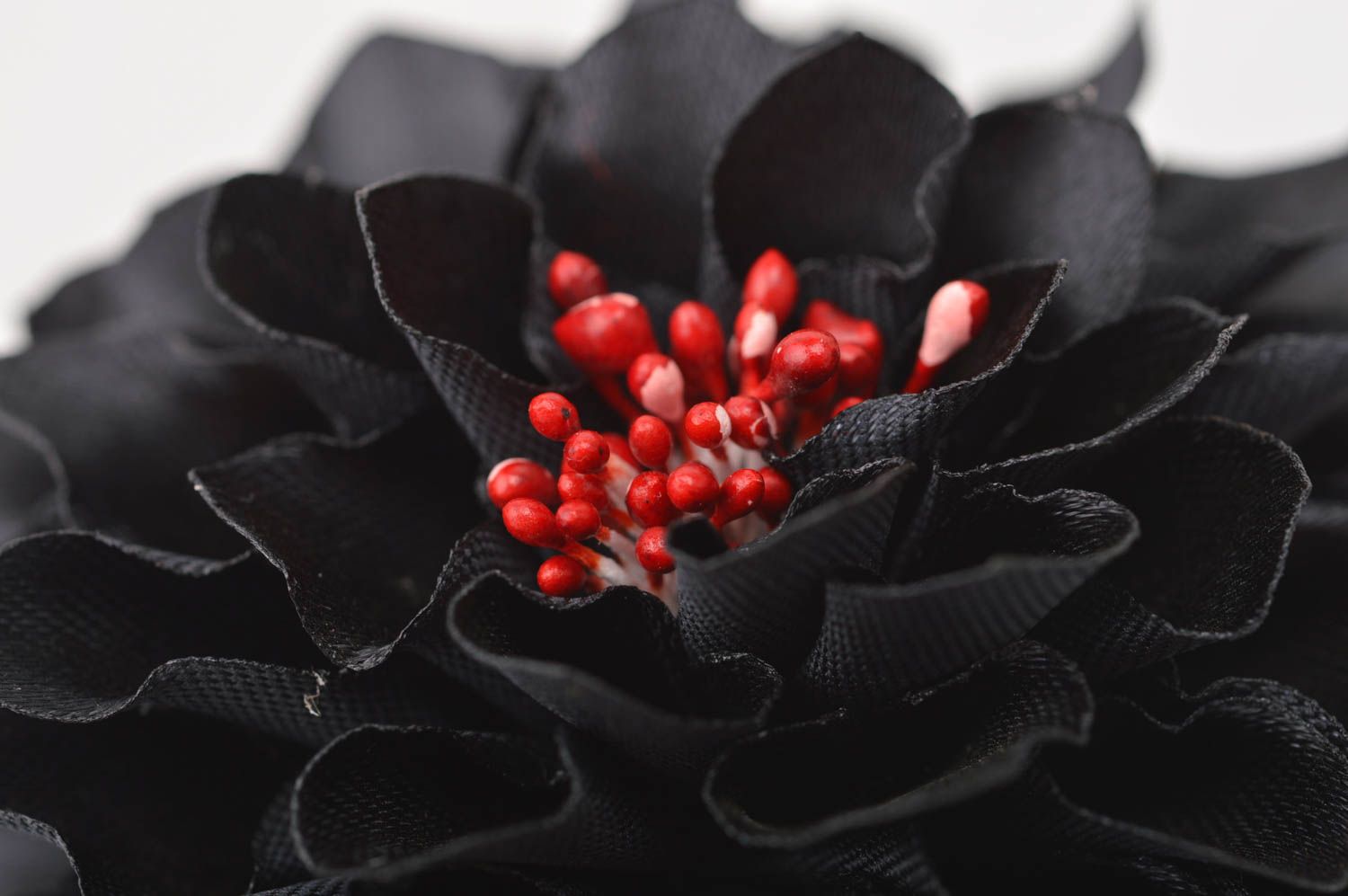 Handmade Schmuck Brosche schwarze Haarspange Blume Haar Accessoires aus Atlas foto 2