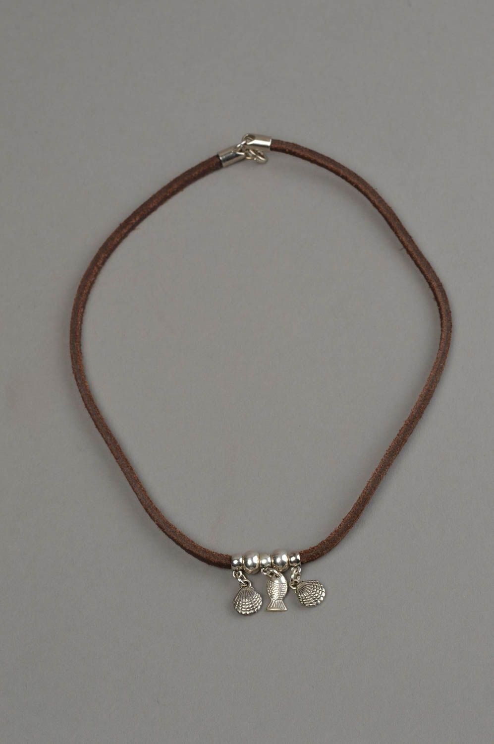 Bracelet cordon en cuir marron avec breloques en métal style marin fait main photo 7