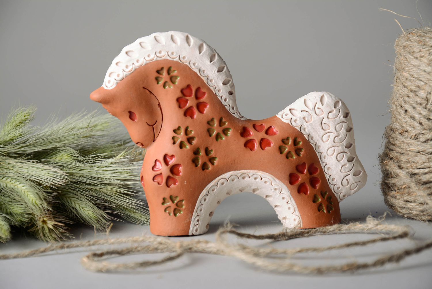 Ceramic horse with green and red hearts pattern photo 1