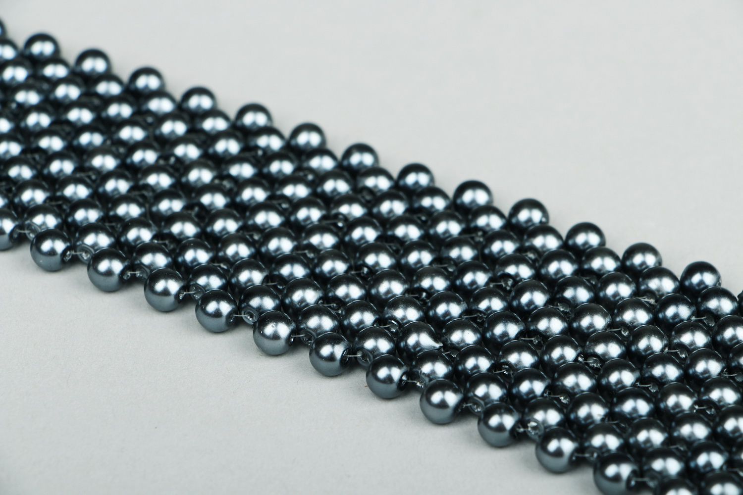 Tie made of artificial pearls photo 3