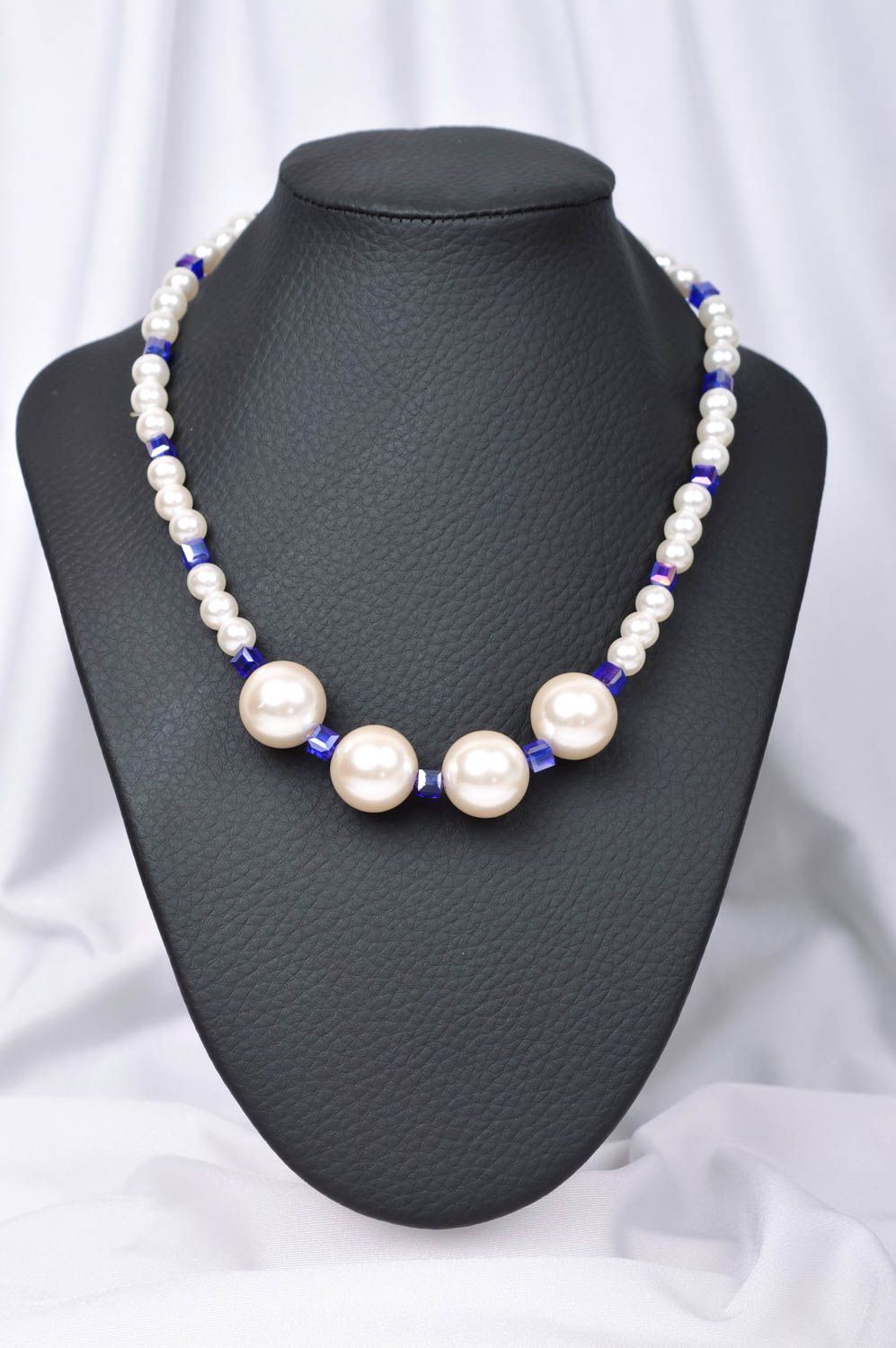 Collier design Bijou fait main blanc fausses perles cristaux métal Cadeau femme photo 2