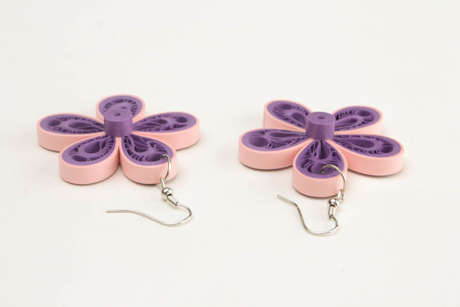 Design earrings made using quilling technique photo 4