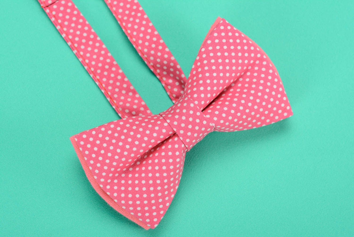 Pink bow tie with dots  photo 3