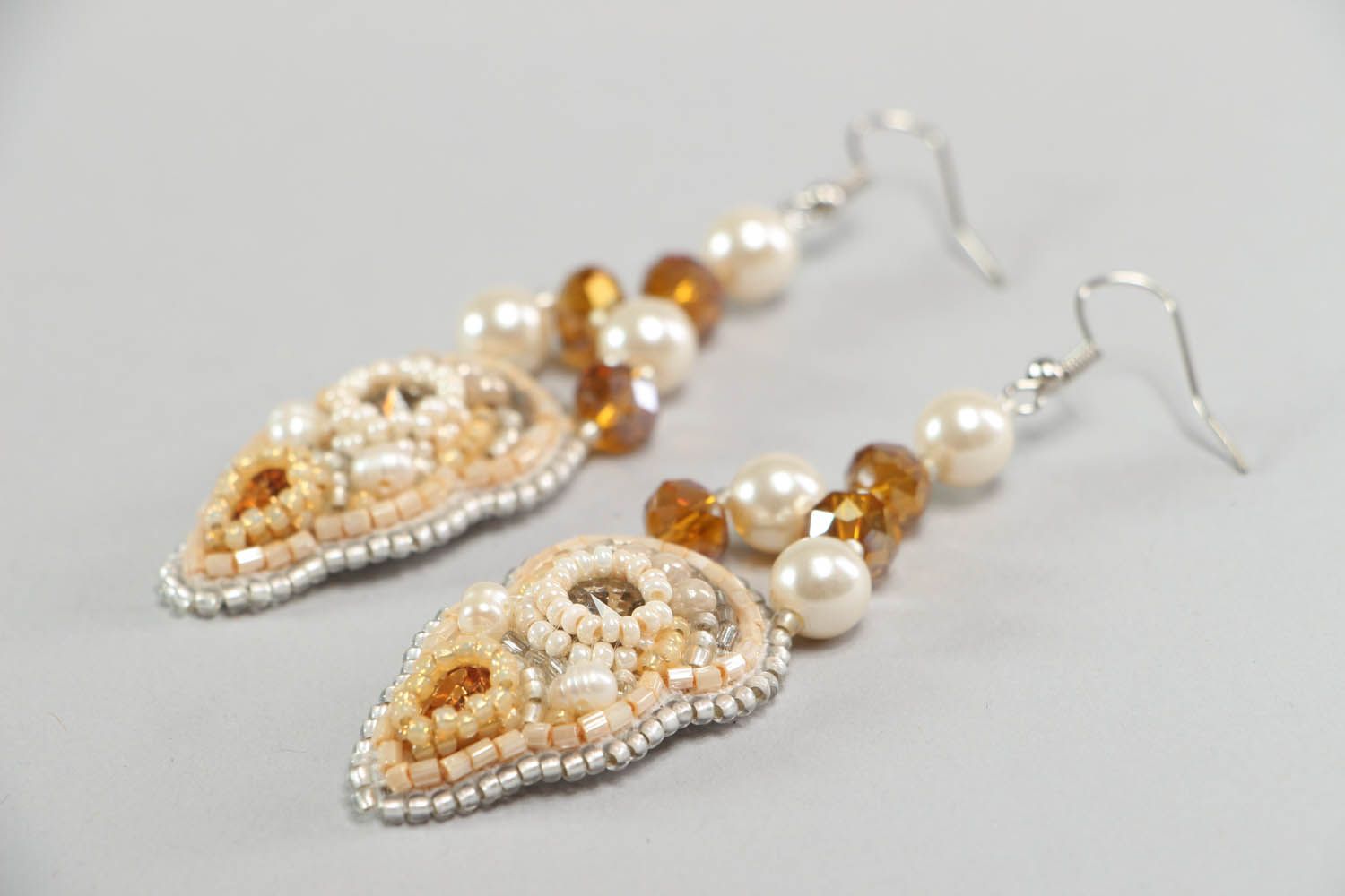 Orecchini con perla fatti a mano lunghi accessorio originale bello da donna foto 2